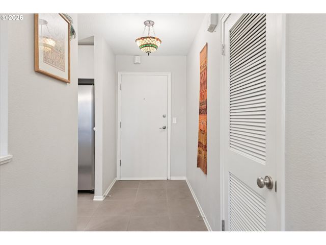 16200 PACIFIC Hwy, Lake Oswego, OR 97034