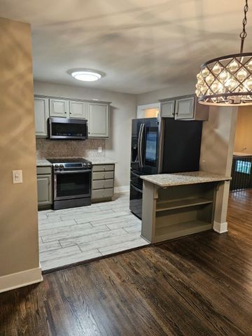 237 Eisenhower Dr, Nashville, TN 37211