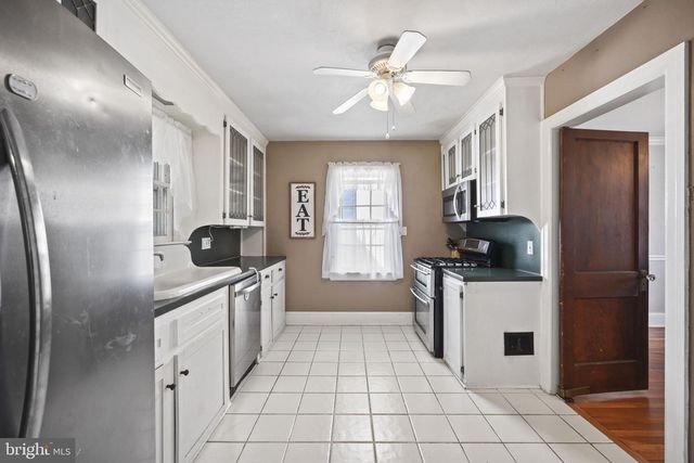 5 PERSHING AVE, Trenton, NJ 08618