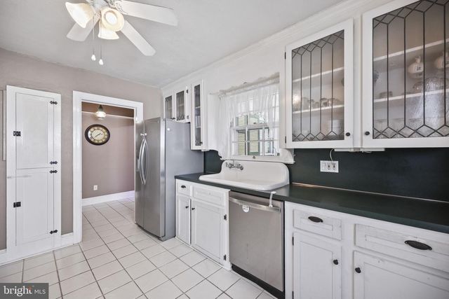 5 PERSHING AVE, Trenton, NJ 08618