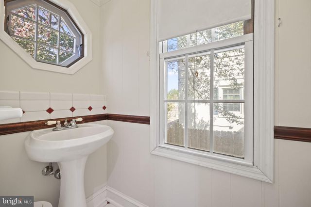 5 PERSHING AVE, Trenton, NJ 08618