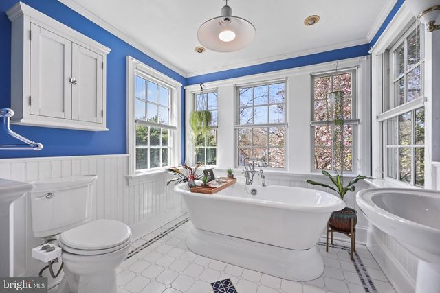 5 PERSHING AVE, Trenton, NJ 08618