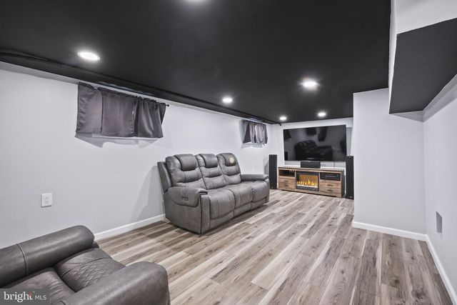 5 PERSHING AVE, Trenton, NJ 08618