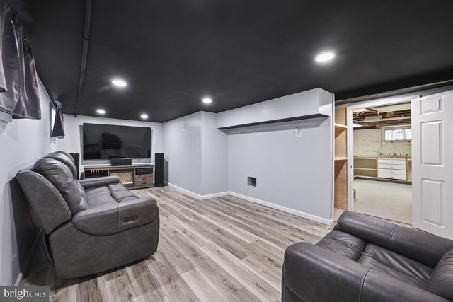 5 PERSHING AVE, Trenton, NJ 08618