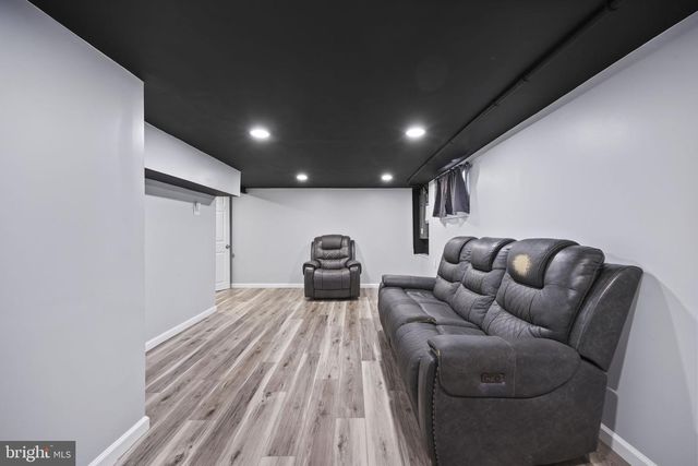 5 PERSHING AVE, Trenton, NJ 08618