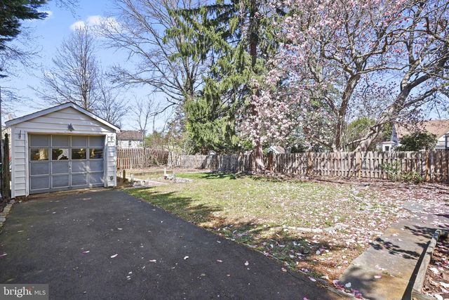 5 PERSHING AVE, Trenton, NJ 08618