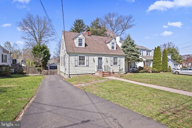 5 PERSHING AVE, Trenton, NJ 08618
