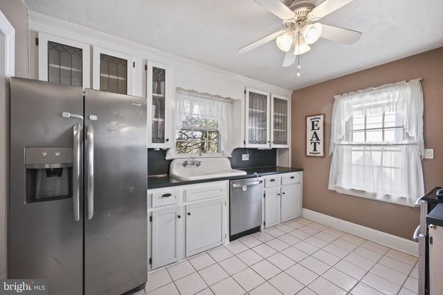 5 PERSHING AVE, Trenton, NJ 08618