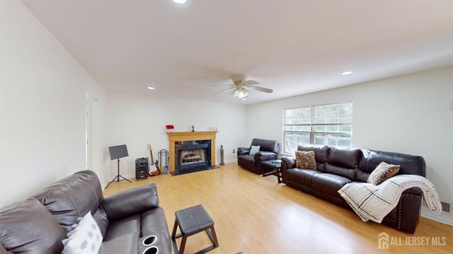 47 Avenue G Avenue, Monroe, NJ 08831