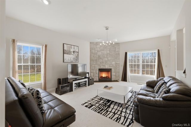 12 Feagles Road, Warwick, NY 10990