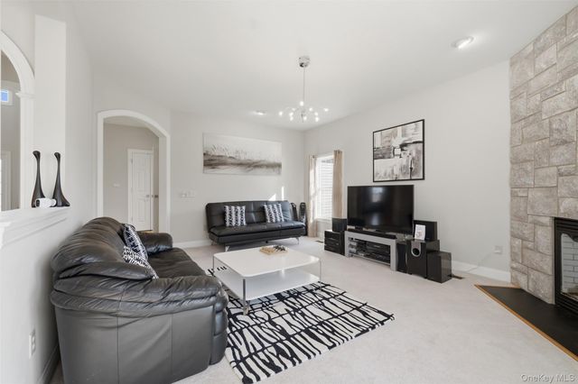 12 Feagles Road, Warwick, NY 10990