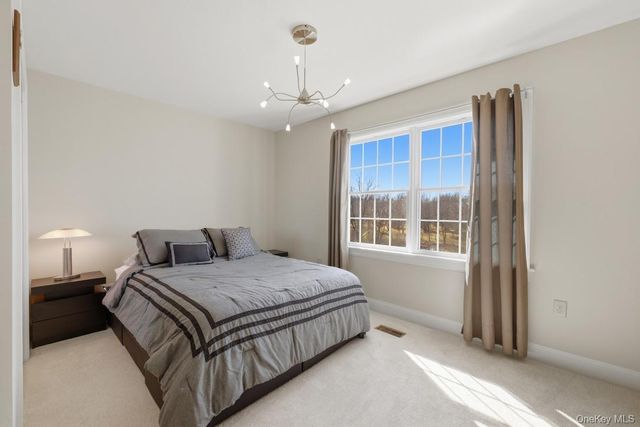 12 Feagles Road, Warwick, NY 10990