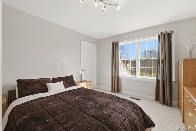 12 Feagles Road, Warwick, NY 10990