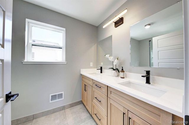 2808 Goodrich Street, Ferndale, MI 48220