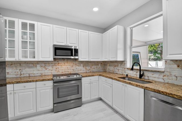 1605 E Classical Boulevard, Delray Beach, FL 33445