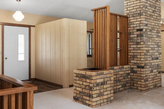 1401 E Garfield Street, Mount Horeb, WI 53572