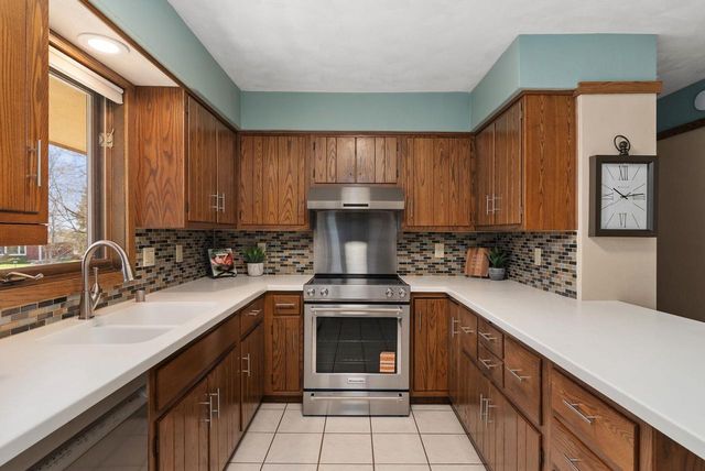 1401 E Garfield Street, Mount Horeb, WI 53572