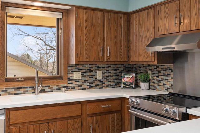 1401 E Garfield Street, Mount Horeb, WI 53572