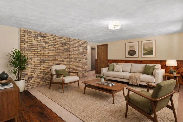 1401 E Garfield Street, Mount Horeb, WI 53572