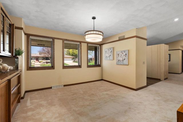 1401 E Garfield Street, Mount Horeb, WI 53572