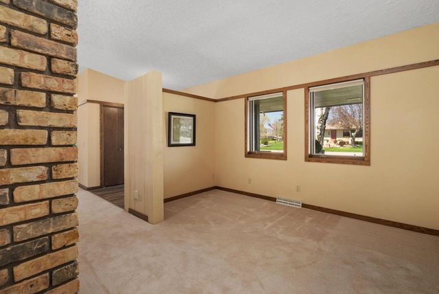 1401 E Garfield Street, Mount Horeb, WI 53572