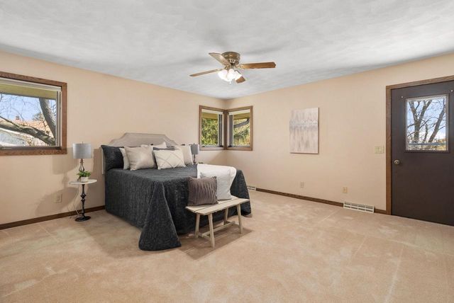 1401 E Garfield Street, Mount Horeb, WI 53572