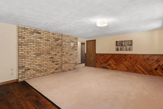 1401 E Garfield Street, Mount Horeb, WI 53572
