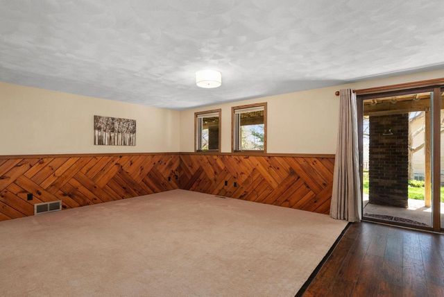 1401 E Garfield Street, Mount Horeb, WI 53572