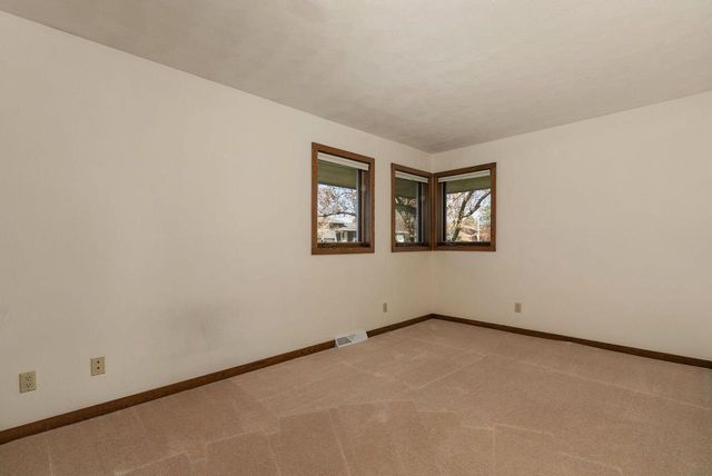 1401 E Garfield Street, Mount Horeb, WI 53572