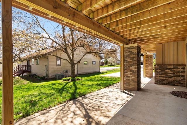 1401 E Garfield Street, Mount Horeb, WI 53572