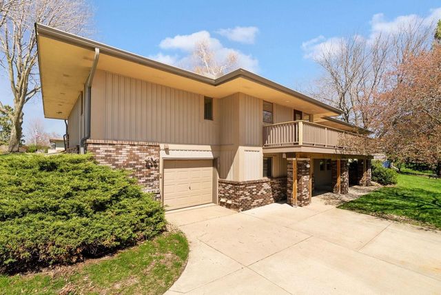 1401 E Garfield Street, Mount Horeb, WI 53572