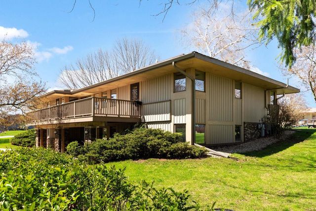 1401 E Garfield Street, Mount Horeb, WI 53572
