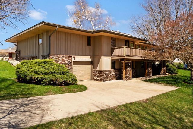 1401 E Garfield Street, Mount Horeb, WI 53572