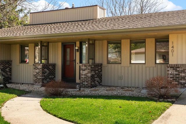 1401 E Garfield Street, Mount Horeb, WI 53572
