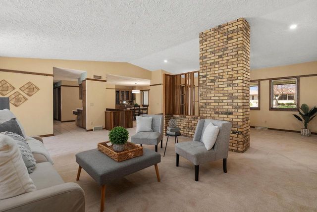 1401 E Garfield Street, Mount Horeb, WI 53572