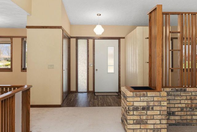 1401 E Garfield Street, Mount Horeb, WI 53572