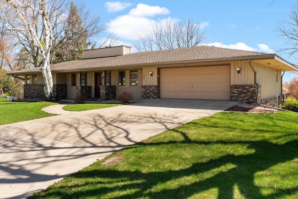 1401 E Garfield Street, Mount Horeb, WI 53572