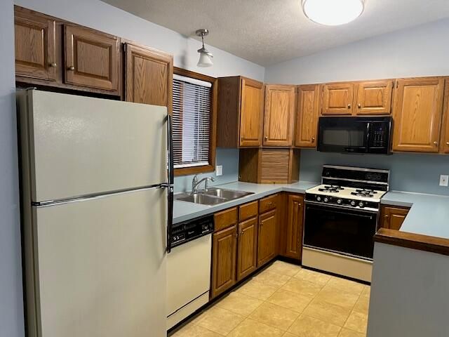 854 Amberwood W Drive SW, Byron Center, MI 49315