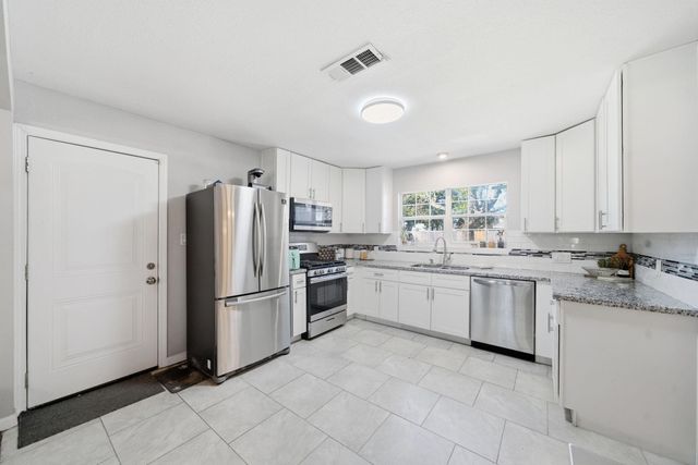 313 E Dumble Street, Alvin, TX 77511