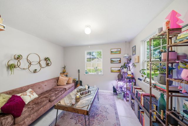 313 E Dumble Street, Alvin, TX 77511