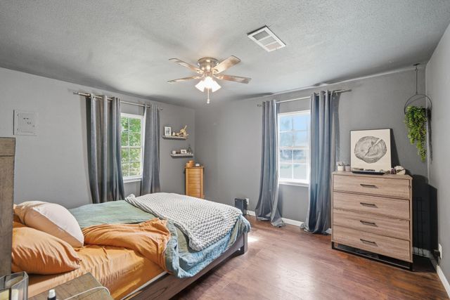 313 E Dumble Street, Alvin, TX 77511