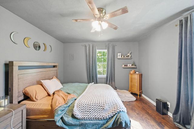 313 E Dumble Street, Alvin, TX 77511