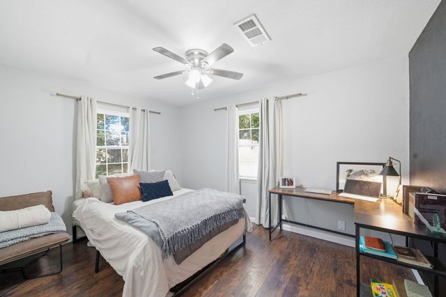 313 E Dumble Street, Alvin, TX 77511