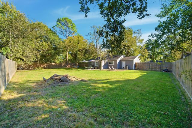 313 E Dumble Street, Alvin, TX 77511