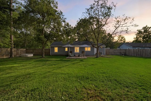 313 E Dumble Street, Alvin, TX 77511