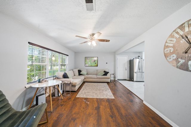 313 E Dumble Street, Alvin, TX 77511