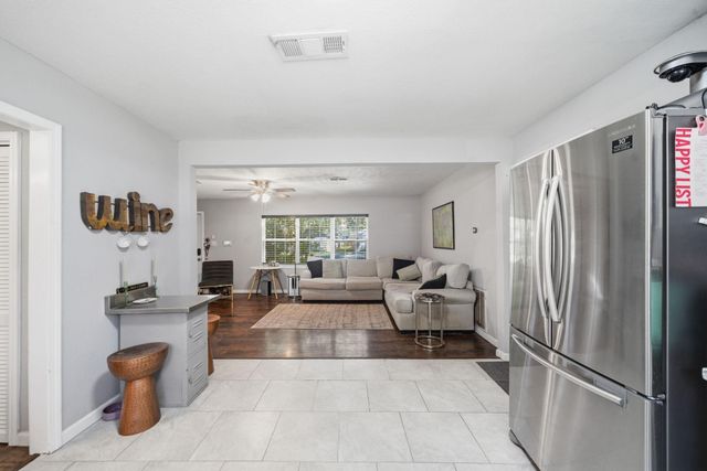 313 E Dumble Street, Alvin, TX 77511