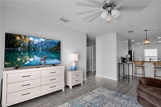 843 Lochman DR, Fort Myers, FL 33913