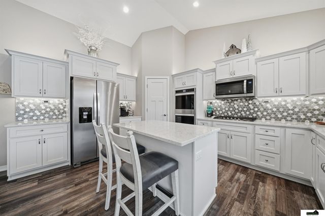 7441 Maxine Drive, Lincoln, NE 68516