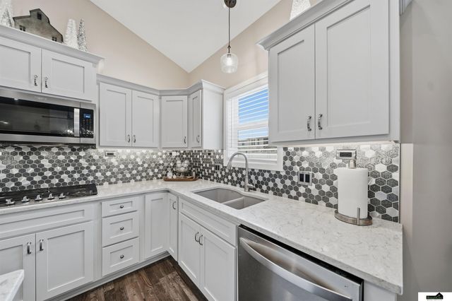 7441 Maxine Drive, Lincoln, NE 68516